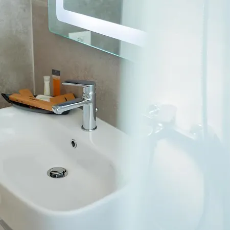 Lady 40 Sea View In Acqua Fredda, Vlore, By Alba Experience Διαμέρισμα *